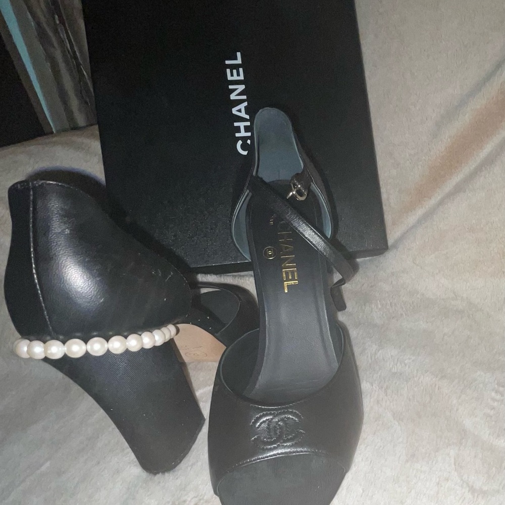 Chanel open toe heel w/pearl trim. Like ‘New’. Authentic,very sleek and stylish.